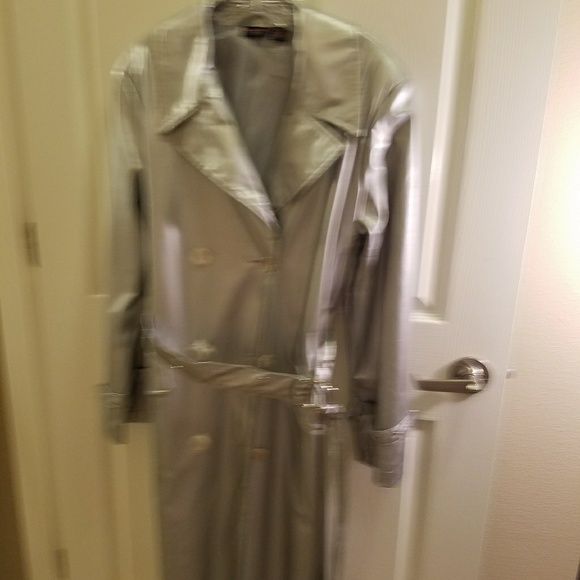 Lady's long gray coat - Picture 4 of 4